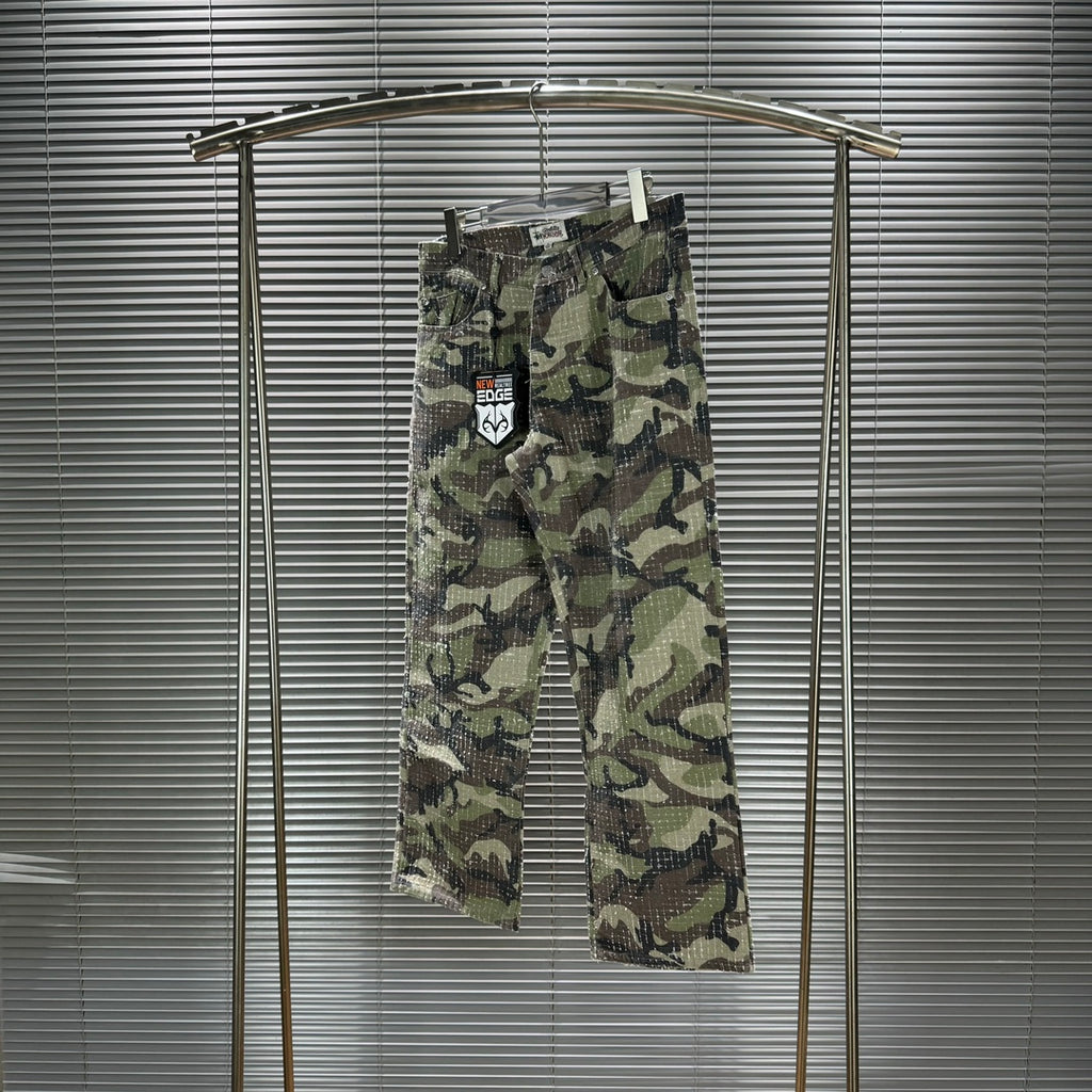 9 / 12
#Stu36 Stussy SS24 Dro Jean décontracté à jambes droites, brodé et clouté, unisexe, camouflage forêt. Les créations Stüssy