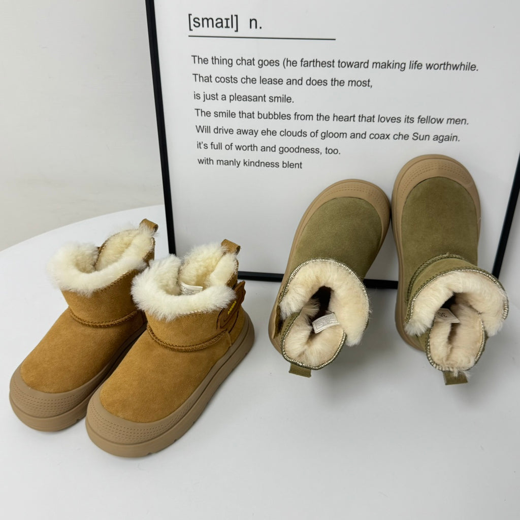 Bottes de neige enfant neuves en laine avec fermeture Velcro, prix dropshipping. Matière : cuir de vachette et laine. Coloris : marron châtaigne