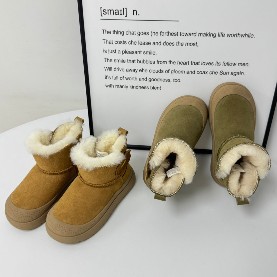 Bottes de neige enfant neuves en laine avec fermeture Velcro, prix dropshipping. Matière : cuir de vachette et laine. Coloris : marron châtaigne