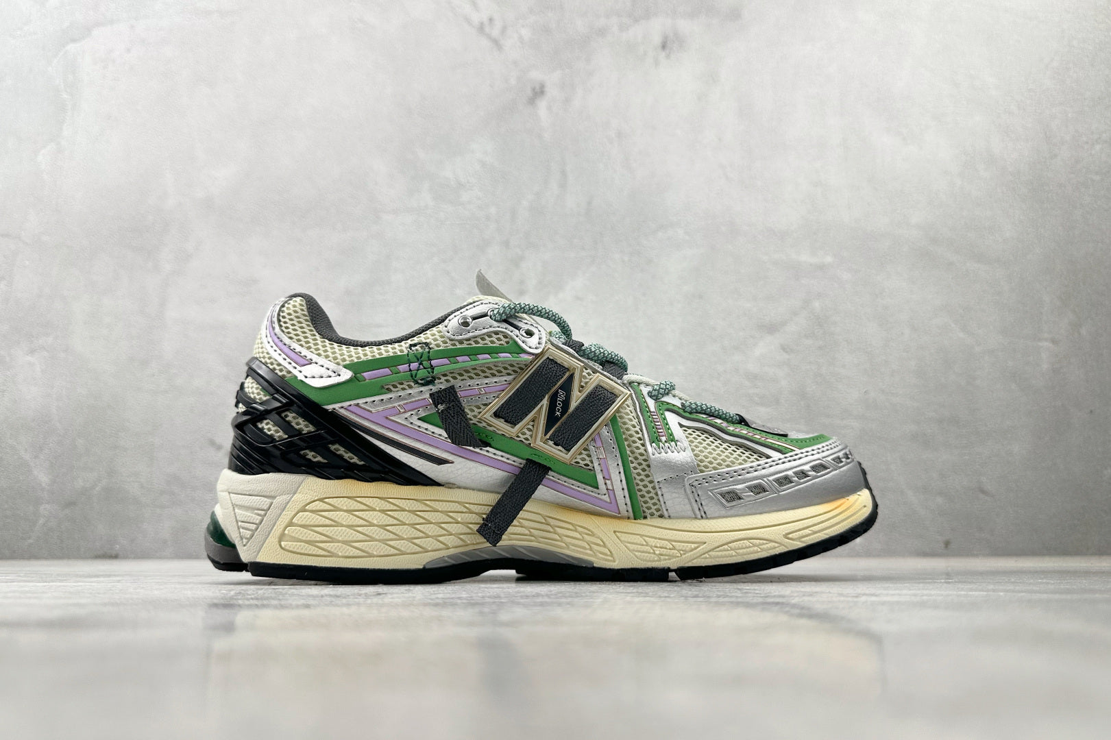 Offre spéciale - Authentiques New Balance NB 1906A (Noir/Gris/Vert) Code produit : U1906ADC Pointures : 36 36,5 37 38,5 39 40 40,5