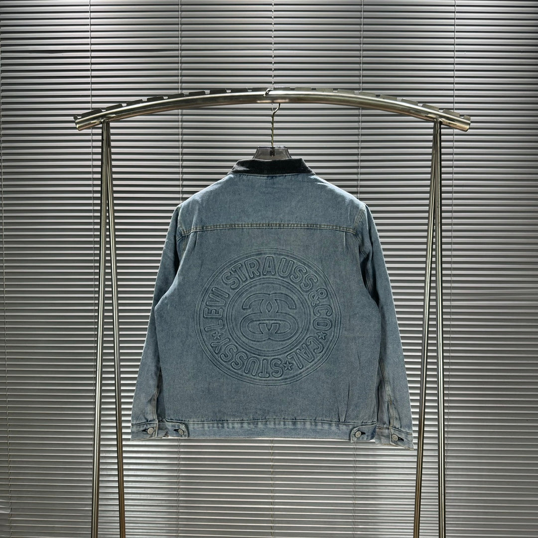 STU45 Veste en jean gaufrée Stussy x Levi's 150e anniversaire. Stussy, pionnier du streetwear, reste incroyablement populaire.
