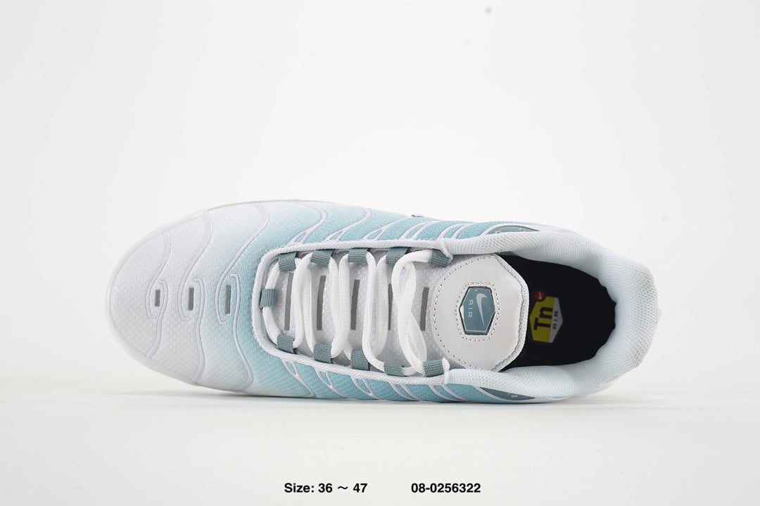 La Nike Air Max Plus (TN) authentique est un modèle emblématique de la gamme de chaussures alternatives de Nike. Lancée en 1996