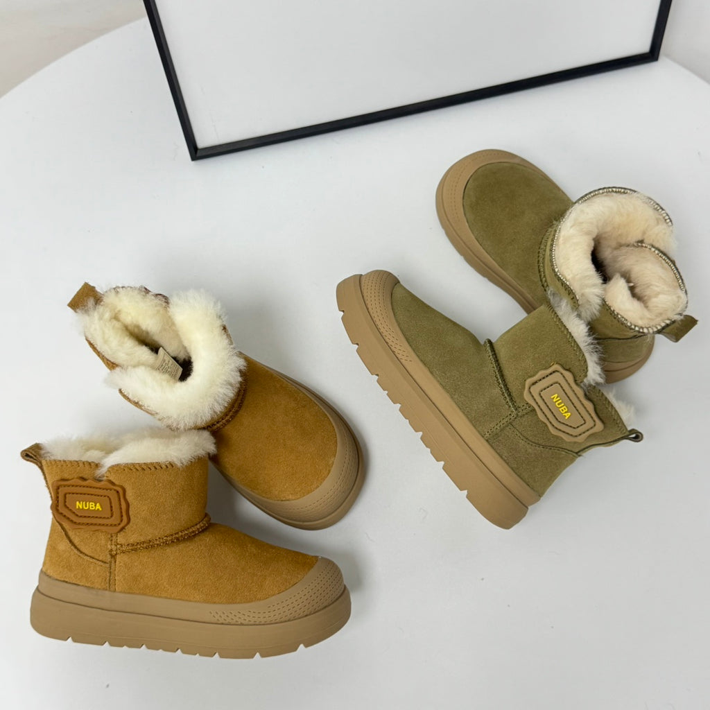 Bottes de neige enfant neuves en laine avec fermeture Velcro, prix dropshipping. Matière : cuir de vachette et laine. Coloris : marron châtaigne