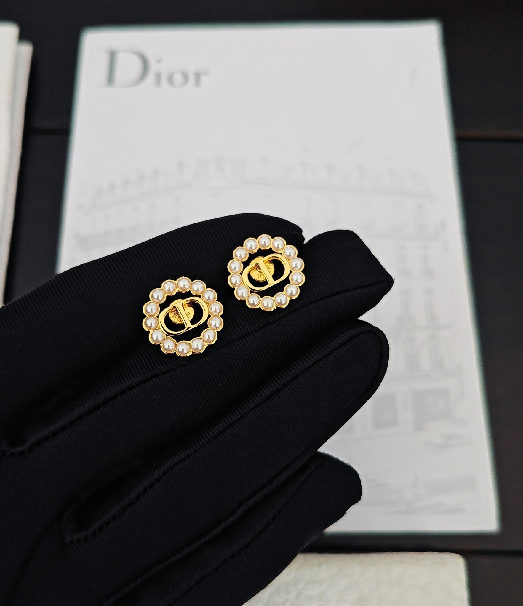 Les toutes dernières boucles d'oreilles rondes creuses 🆕🆕 de D*or sont fabriquées dans le même matériau en laiton véritable que l'origine