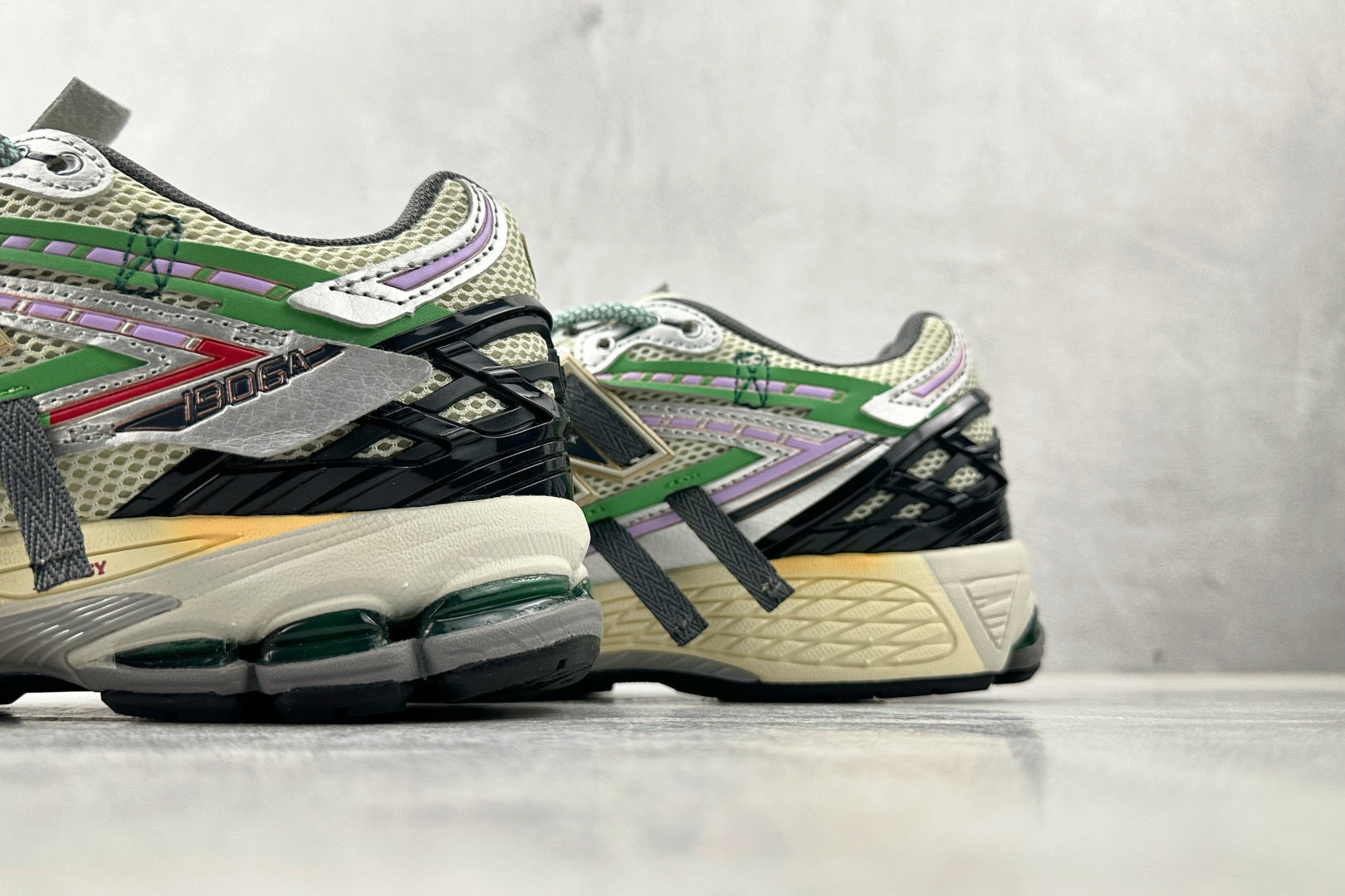 Offre spéciale - Authentiques New Balance NB 1906A (Noir/Gris/Vert) Code produit : U1906ADC Pointures : 36 36,5 37 38,5 39 40 40,5