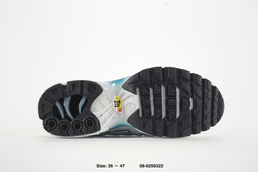 La Nike Air Max Plus (TN) authentique est un modèle emblématique de la gamme de chaussures alternatives de Nike. Lancée en 1996