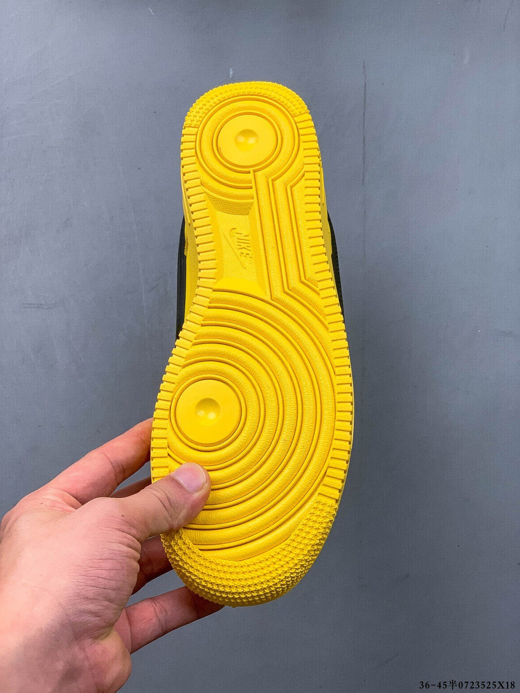 Collaboration AMBush x Nike Air Force 1 Low, lot d'usine original, développé avec la forme et le carton d'origine, utilisant le cuir d'origine