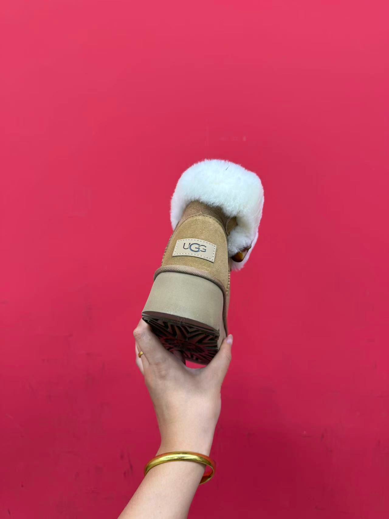 Livraison gratuite, ni retour ni échange. Bottines UGG décontractées à plateforme et boucle corne, confectionnées en cuir Longfeng de qualité