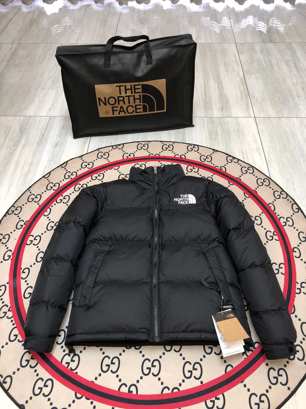 La réplique haut de gamme du modèle original The North Face de 1996 désigne la réplique de la plus haute qualité actuellement disponible