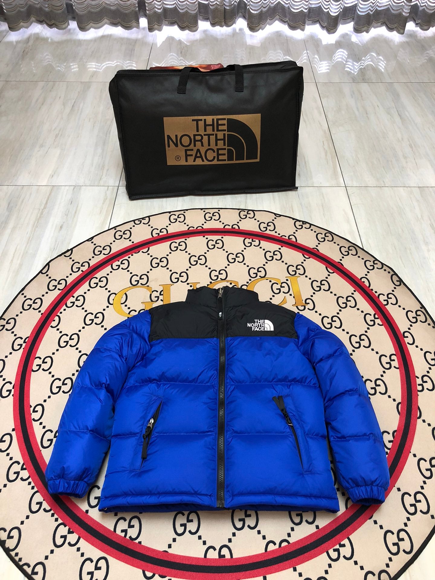 La réplique haut de gamme du modèle original The North Face de 1996 désigne la réplique de la plus haute qualité actuellement disponible