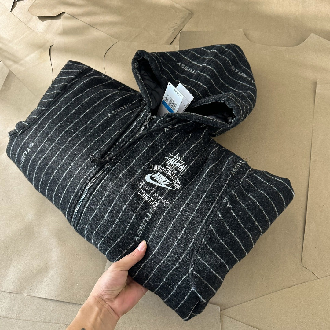 STU27# Réplique haut de gamme [⚠️Aucun retour ni échange si l'étiquette antivol est retirée] Veste à capuche rayée en laine Nike